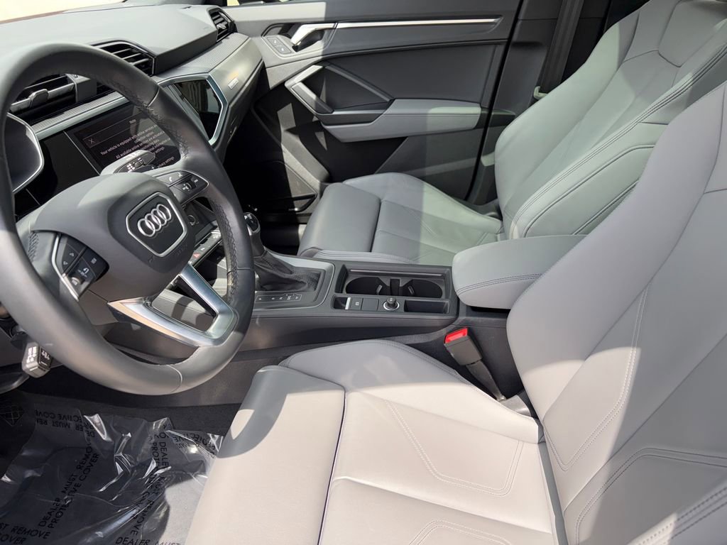 Used 2024 Audi Q3 2.0T Premium Plus w/ Premium Plus Package image 9