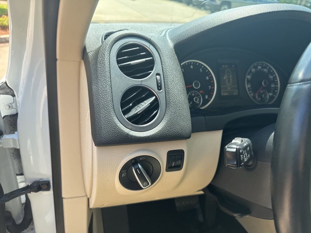 Used 2015 Volkswagen Tiguan SEL image 15
