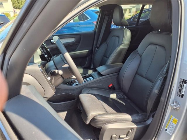 Used 2023 Volvo XC40 B5 Plus w/ Protection Package Premier image 14