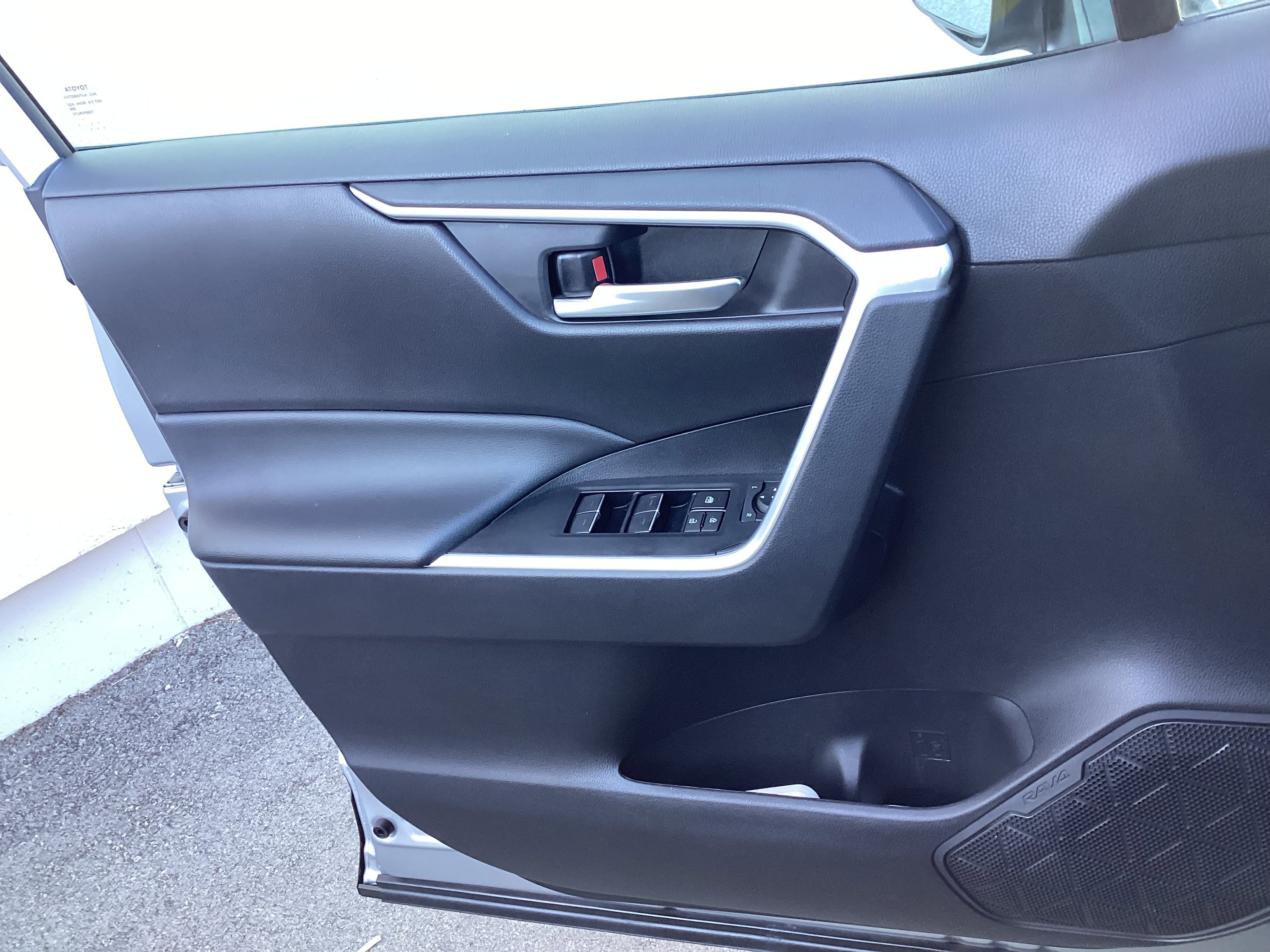 Certified 2025 Toyota RAV4 XLE image 30