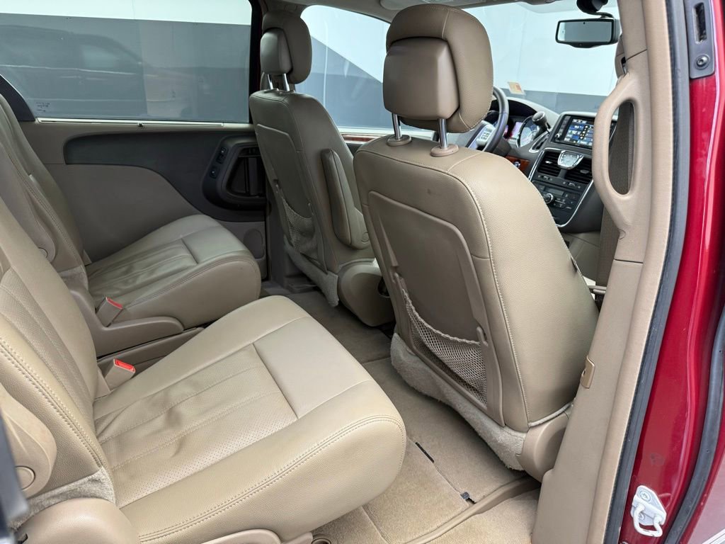 Used 2016 Chrysler Town & Country Touring-L image 53