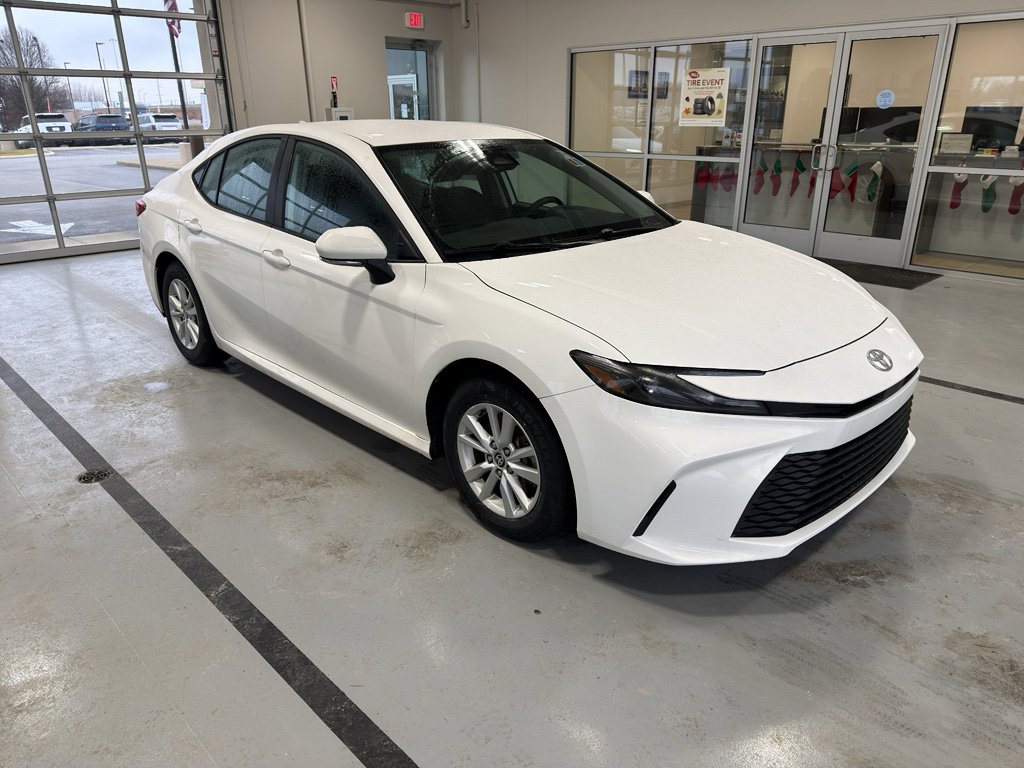 Used 2025 Toyota Camry LE image 8