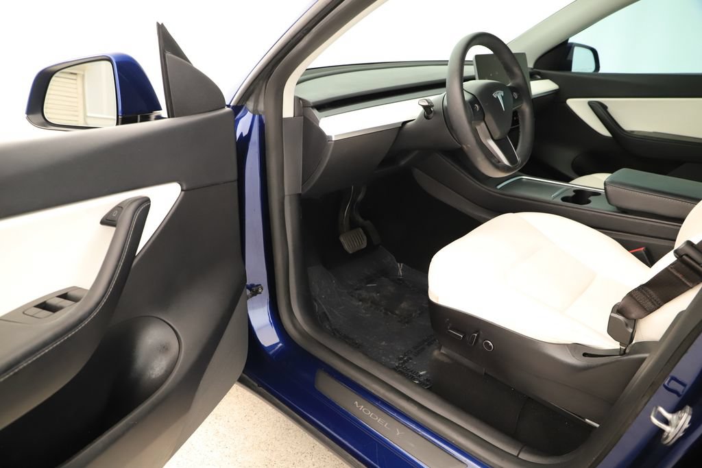 Used 2021 Tesla Model Y Long Range AWD/4WD image 11