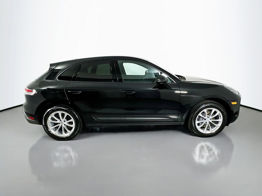 Used 2025 Porsche Macan image 8