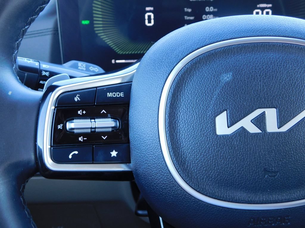 Used 2025 Kia Carnival EX FWD image 36