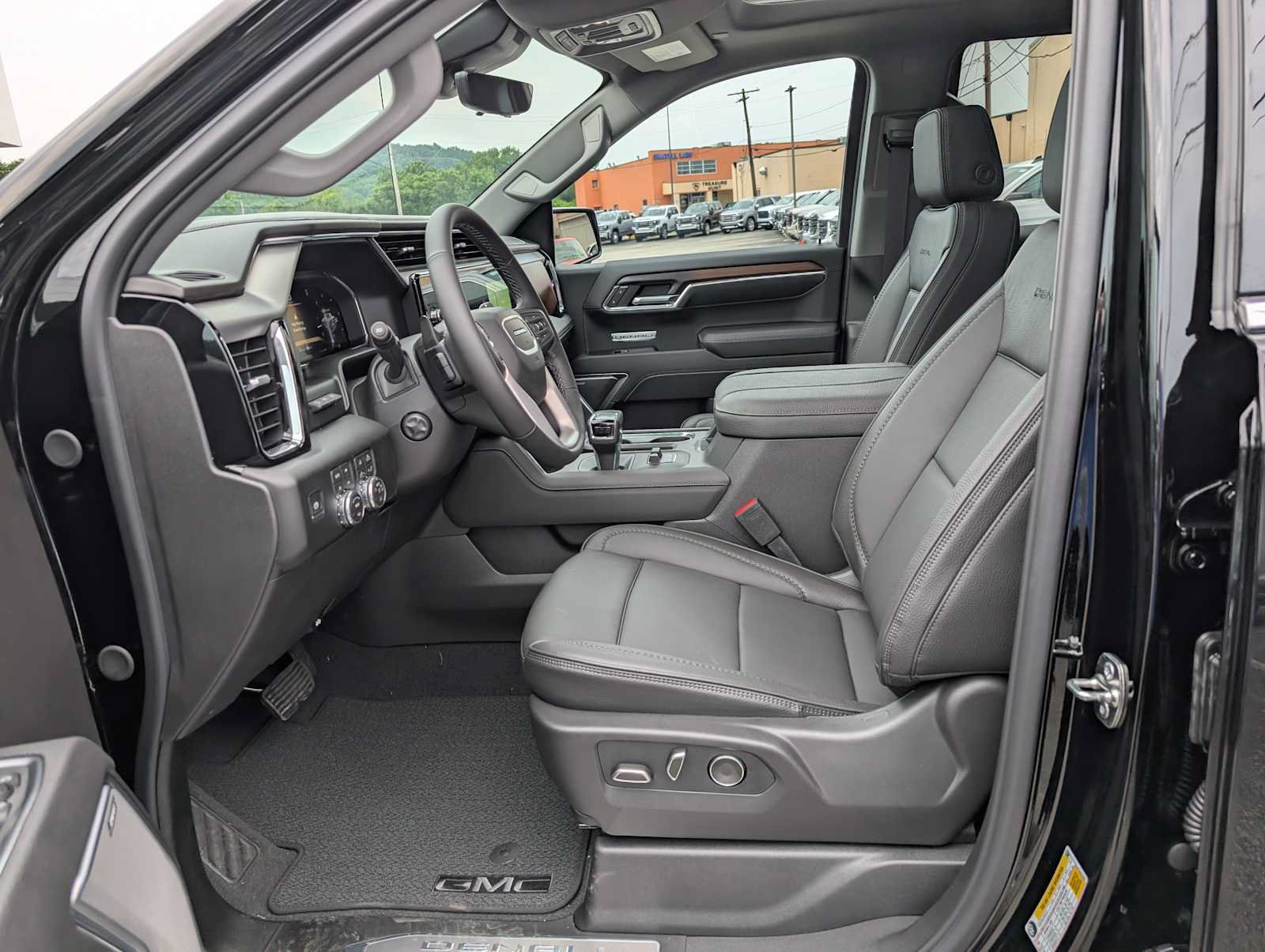 New 2026 GMC Sierra 1500 Denali w/ Technology Package AWD/4WD image 4