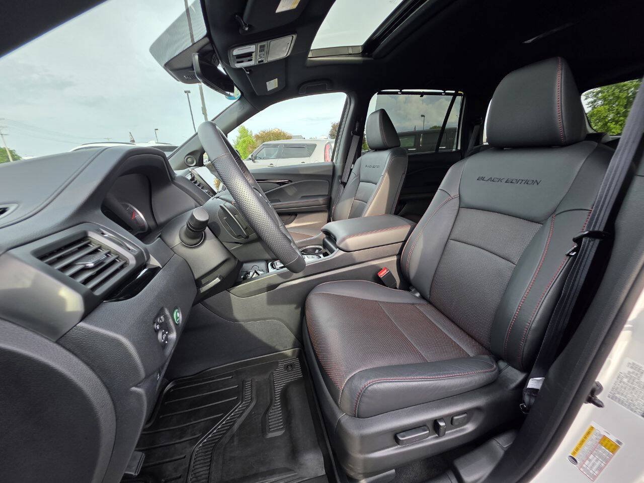 Used 2025 Honda Passport Black Edition image 12