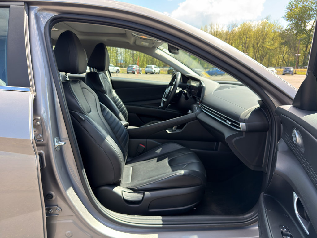Used 2024 Hyundai Elantra Limited image 13