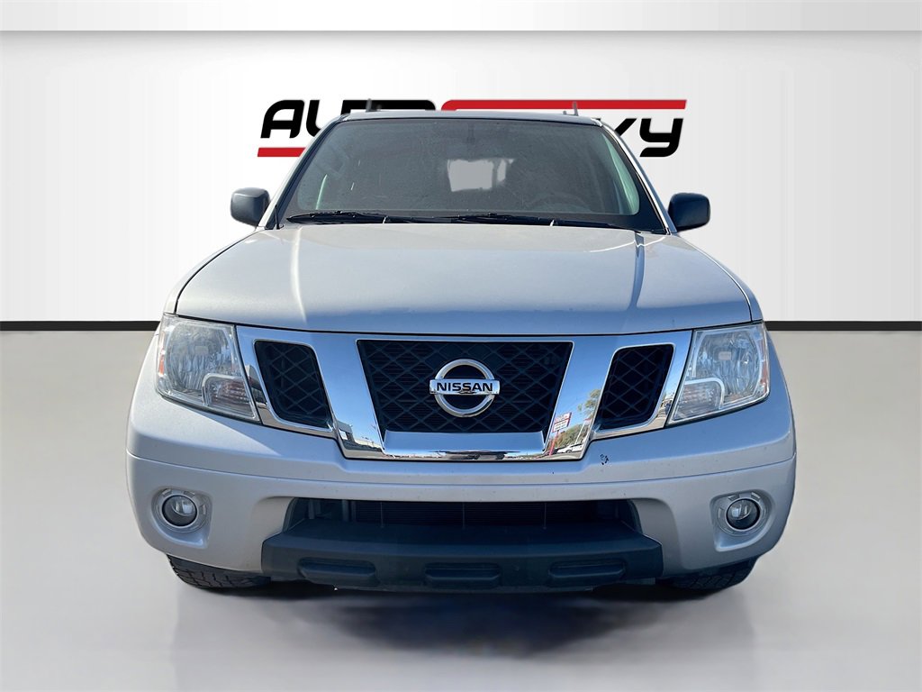 Used 2020 Nissan Frontier SV image 2