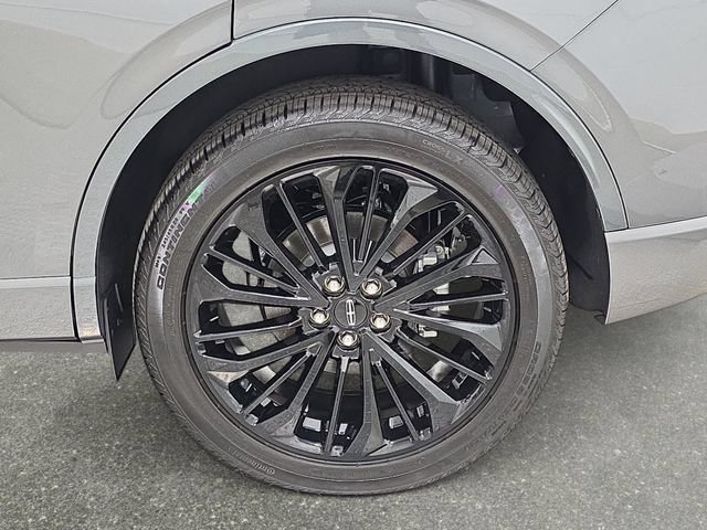 Used 2025 Lincoln Corsair AWD w/ Equipment Group 101A image 30