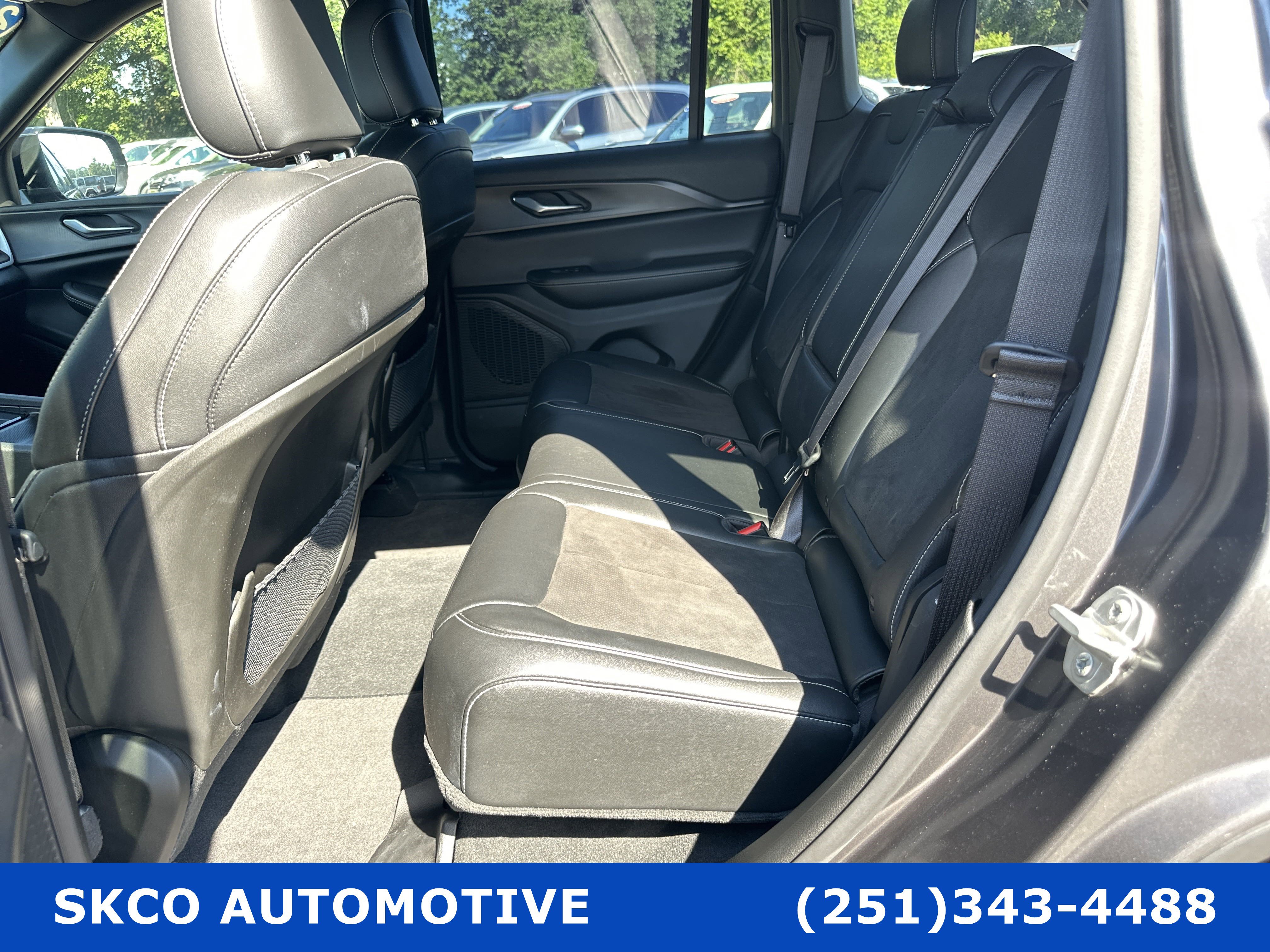 Used 2024 Jeep Grand Cherokee Altitude image 14