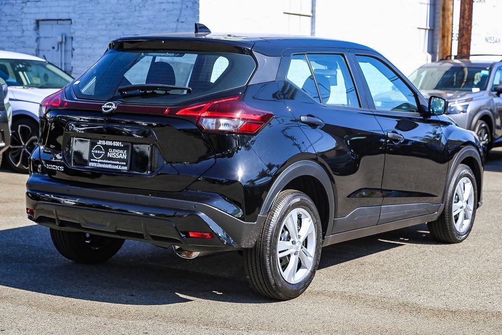 New 2025 Nissan Kicks Play S w/ Interior Electronics Package FWD image 6