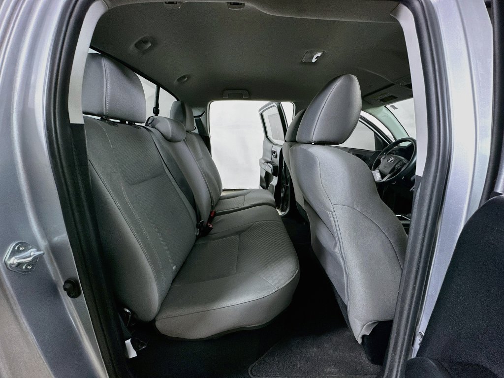 Used 2023 Toyota Tacoma SR AWD/4WD image 12