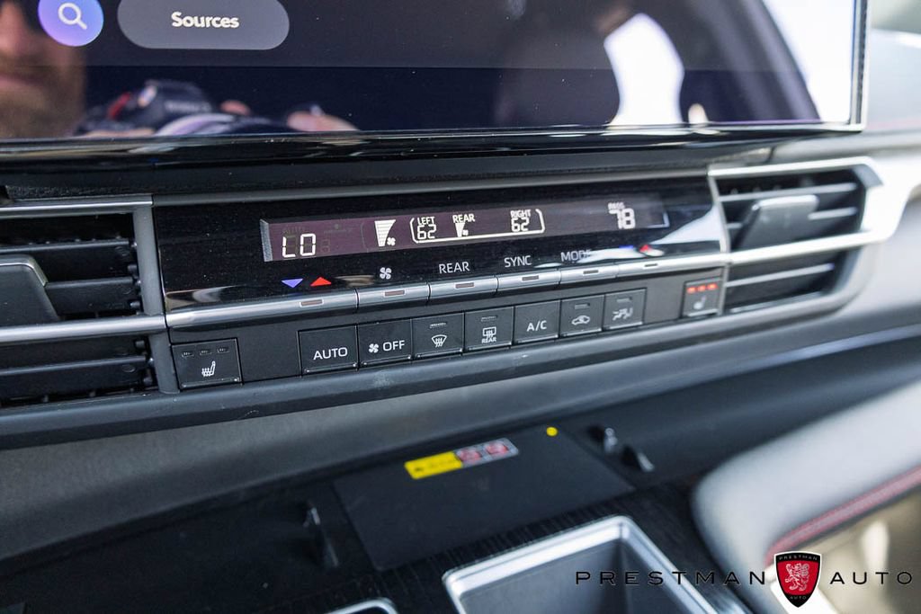 Used 2025 Toyota Sienna XSE FWD image 33