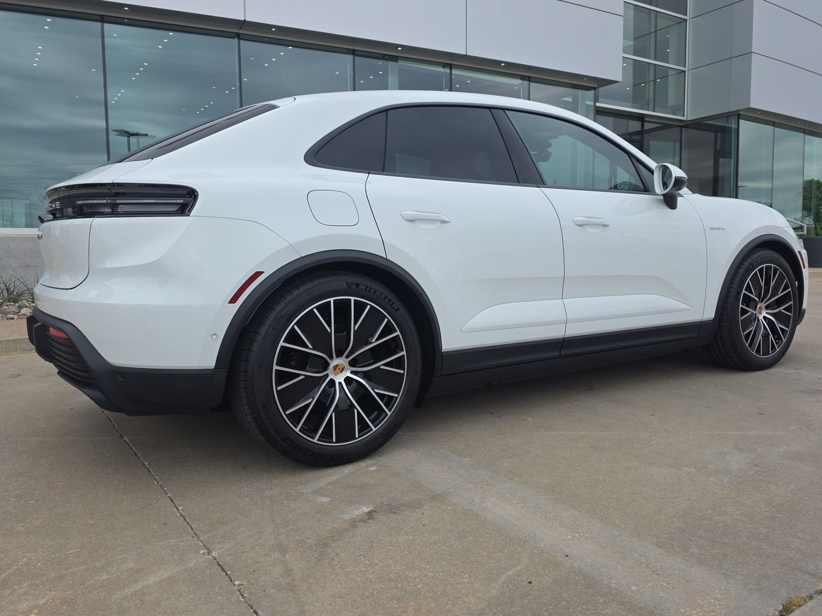 New 2026 Porsche Macan 4 Electric AWD/4WD image 7