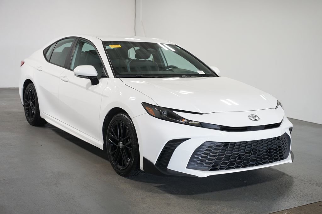 Certified 2025 Toyota Camry SE image 3
