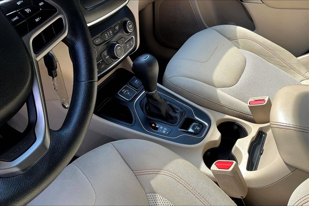 Used 2020 Jeep Cherokee Latitude FWD image 21
