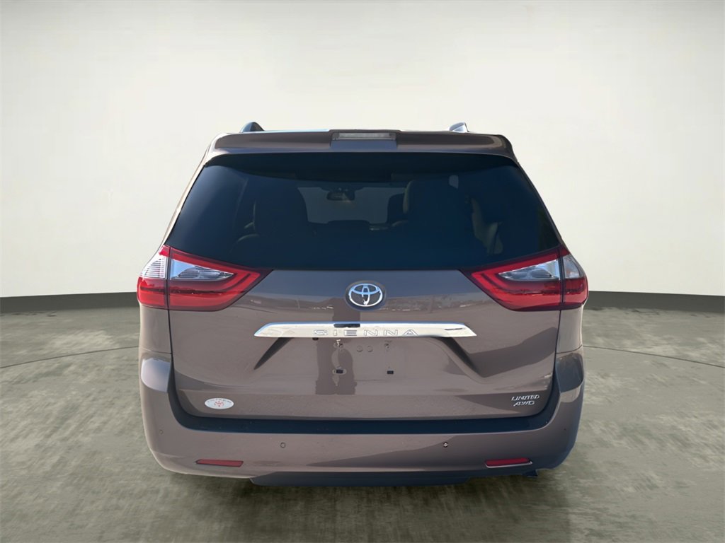Used 2020 Toyota Sienna Limited Premium image 4