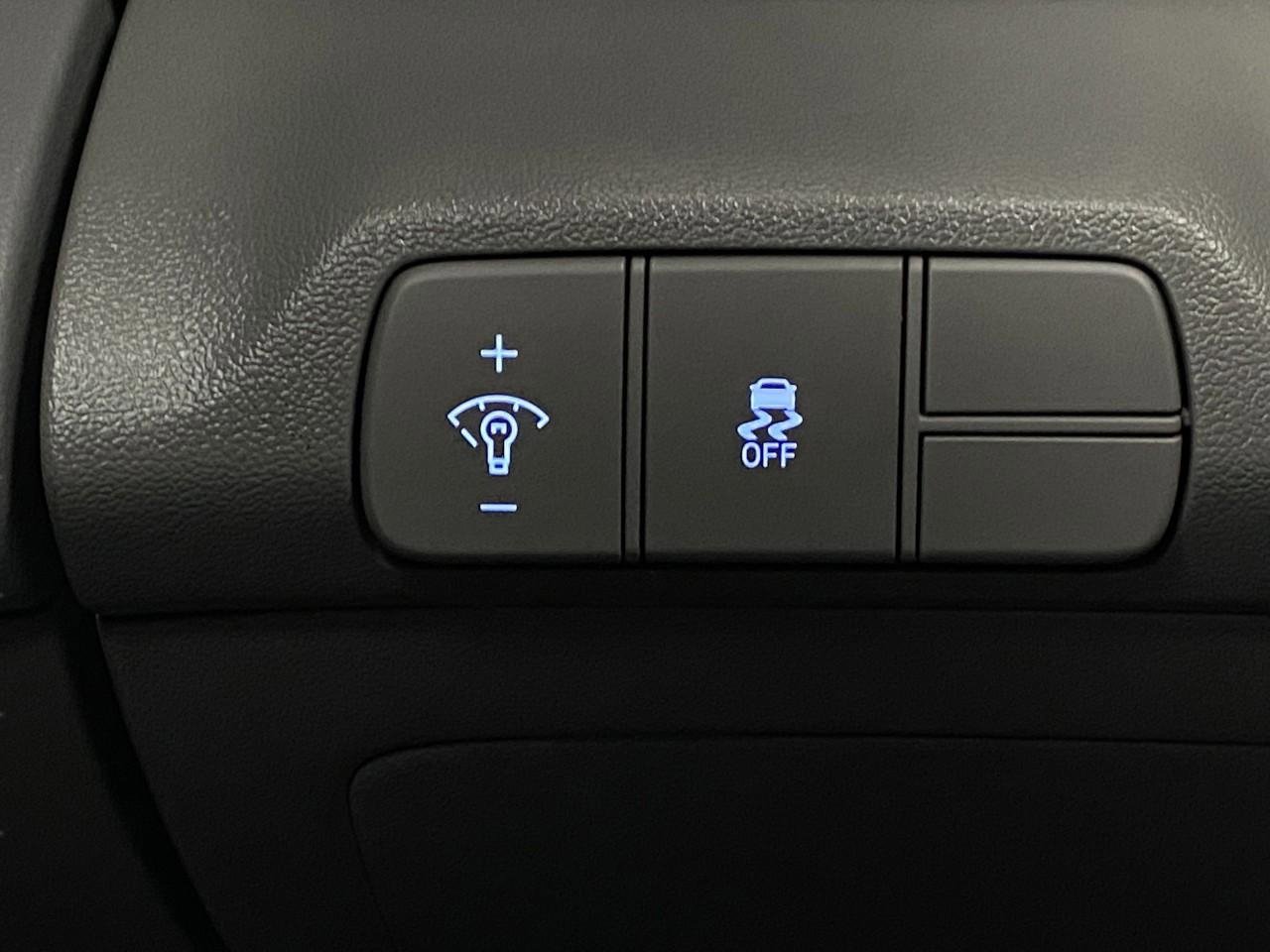 Certified 2025 Hyundai Elantra SEL FWD image 13