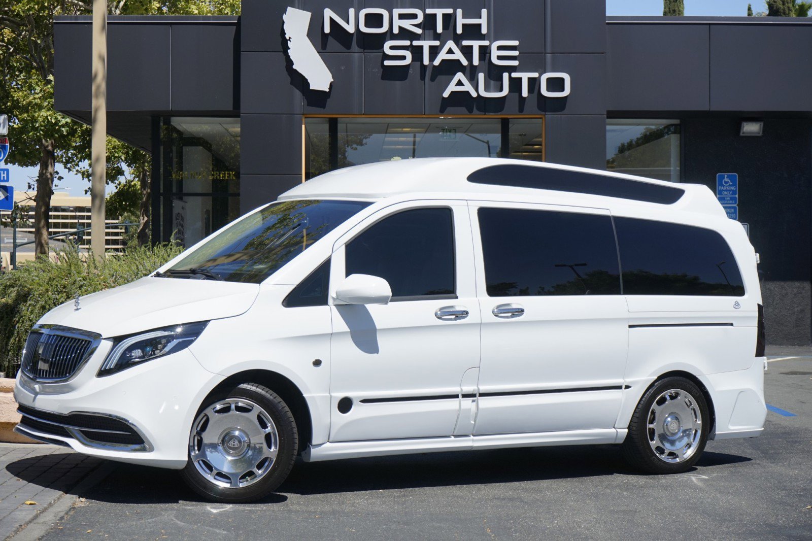 Used 2018 Mercedes-Benz Metris Passenger image 1