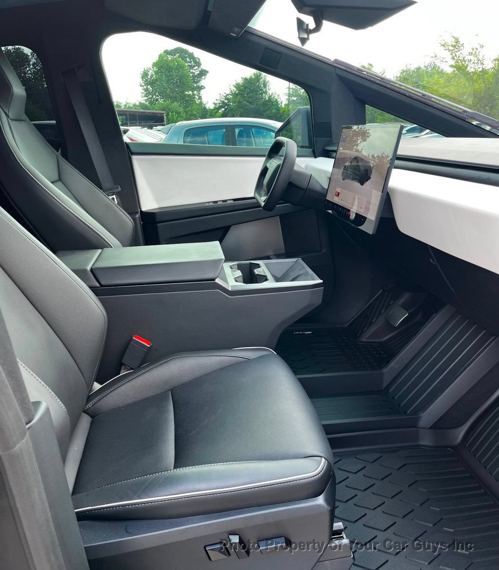 Used 2025 Tesla Cybertruck AWD Crew Cab image 16