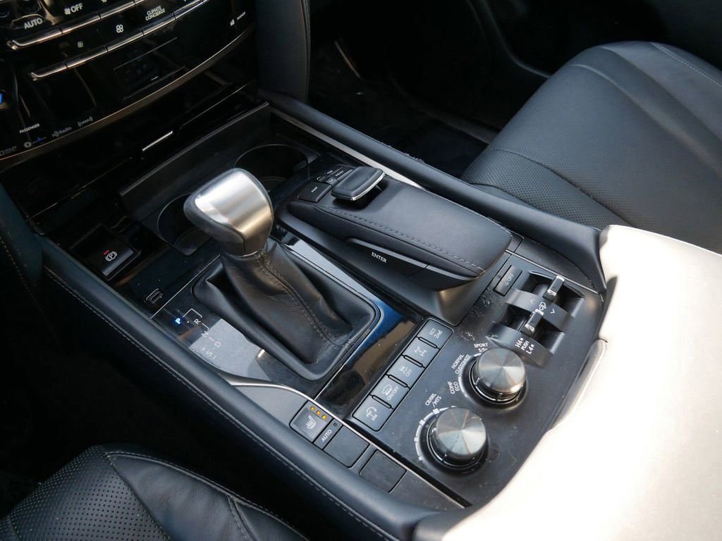 Used 2018 Lexus LX 570 4WD image 23