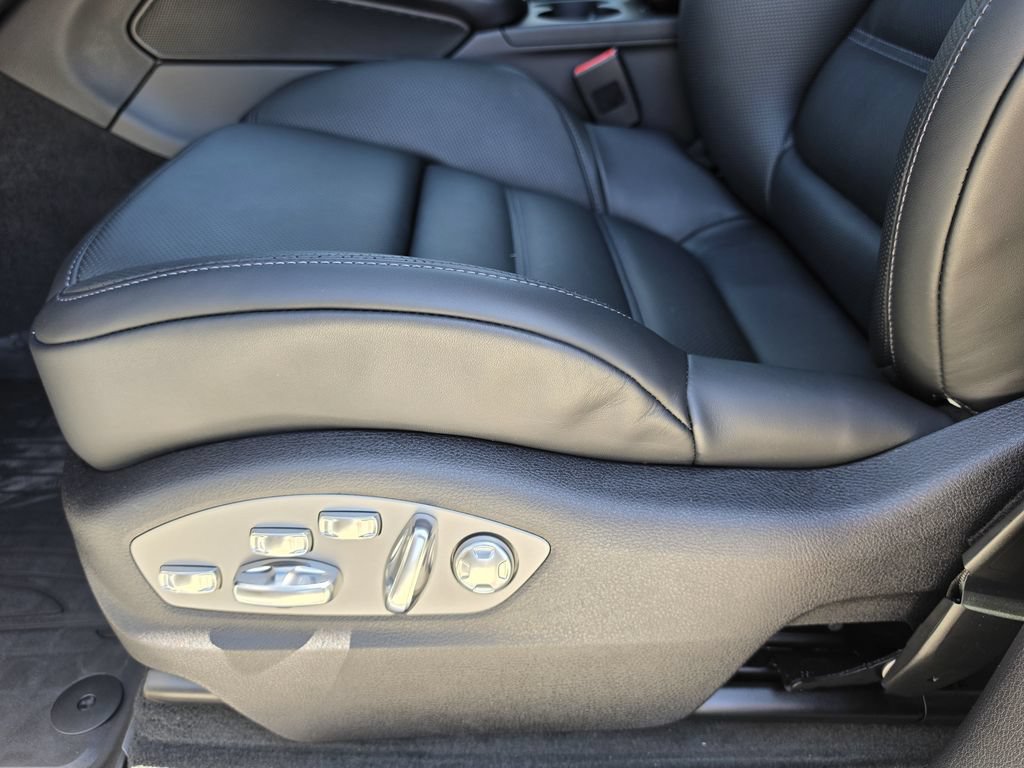 New 2026 Porsche Macan AWD/4WD image 16