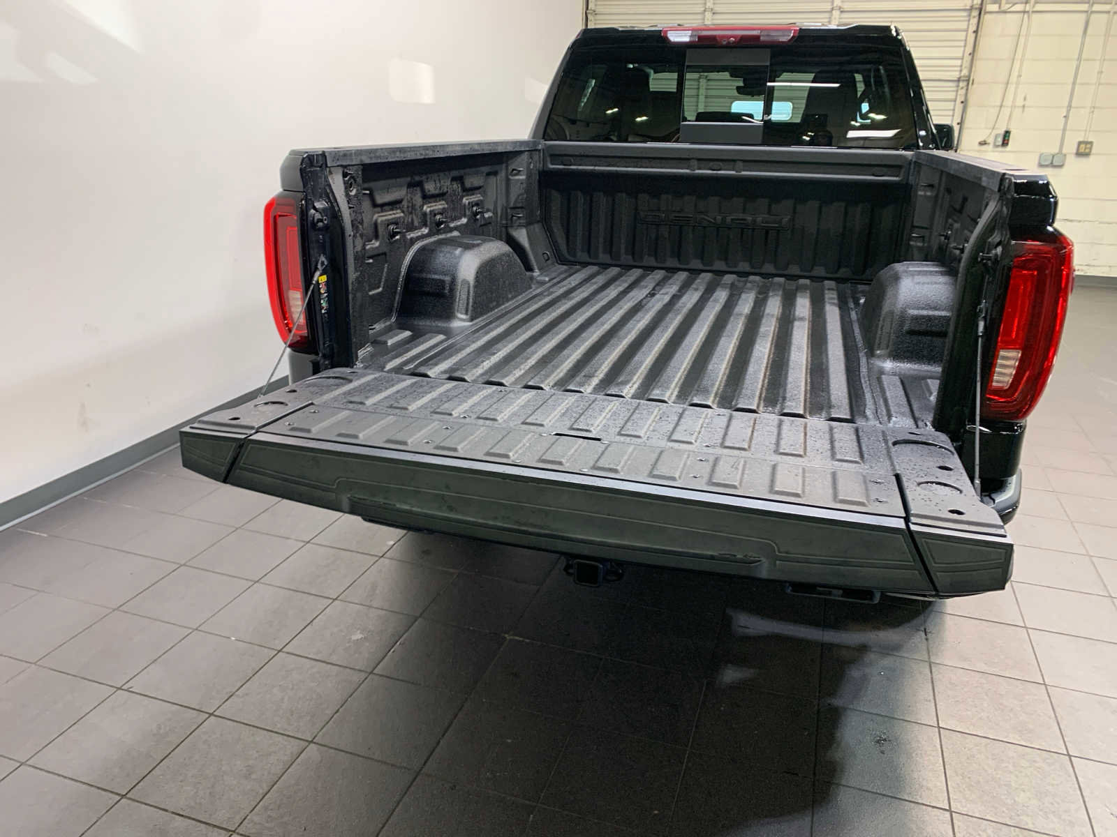 Used 2023 GMC Sierra 1500 Denali w/ Denali Reserve Package AWD/4WD image 11