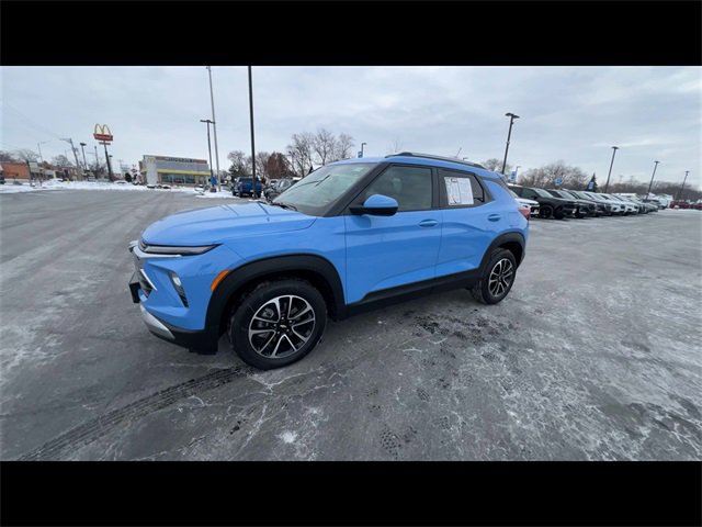 Used 2024 Chevrolet TrailBlazer LT w/ LT Cold Weather Package image 4