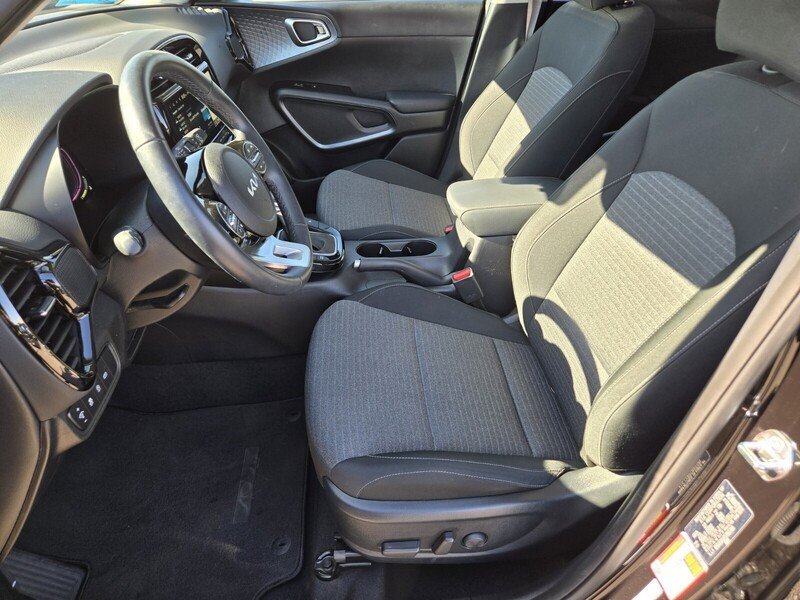 Certified 2025 Kia Soul EX FWD image 11