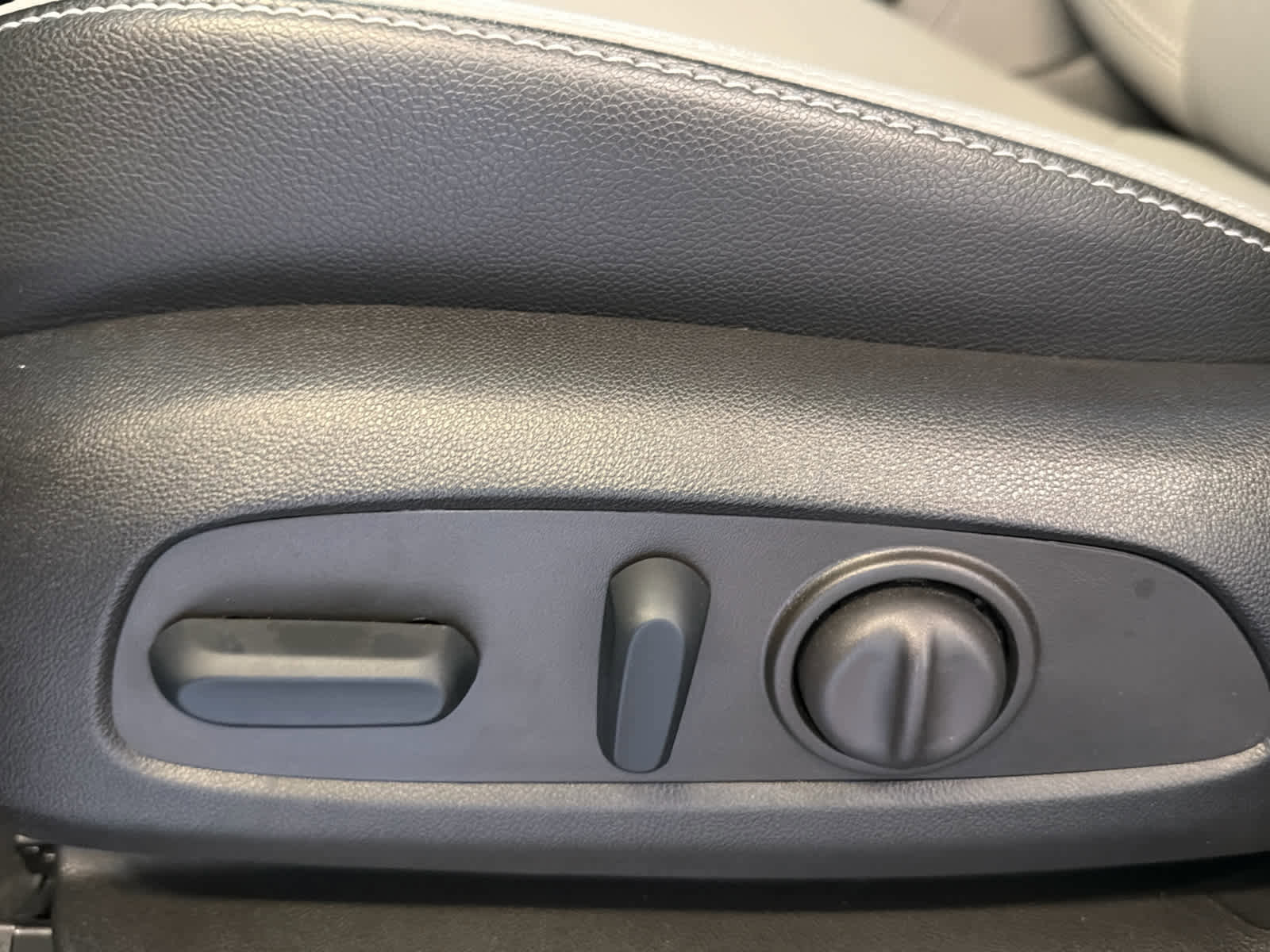 Used 2023 GMC Terrain SLT w/ LPO, 'HIT The Road' Package image 15