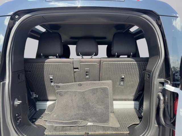 Used 2021 Land Rover Defender 90 image 48