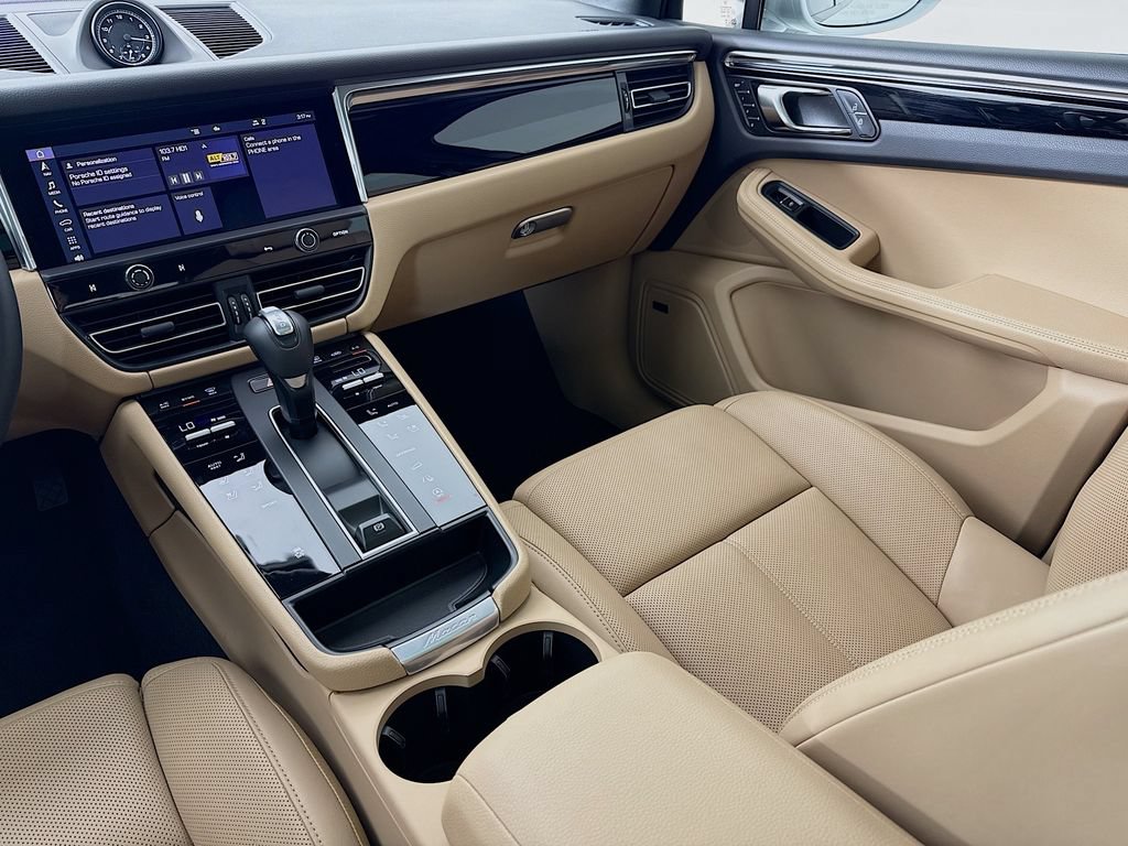 Used 2025 Porsche Macan AWD/4WD image 26