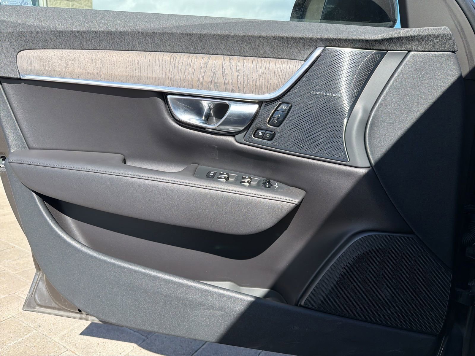 Certified 2025 Volvo S90 B6 Plus w/ Protection Package Premier image 60