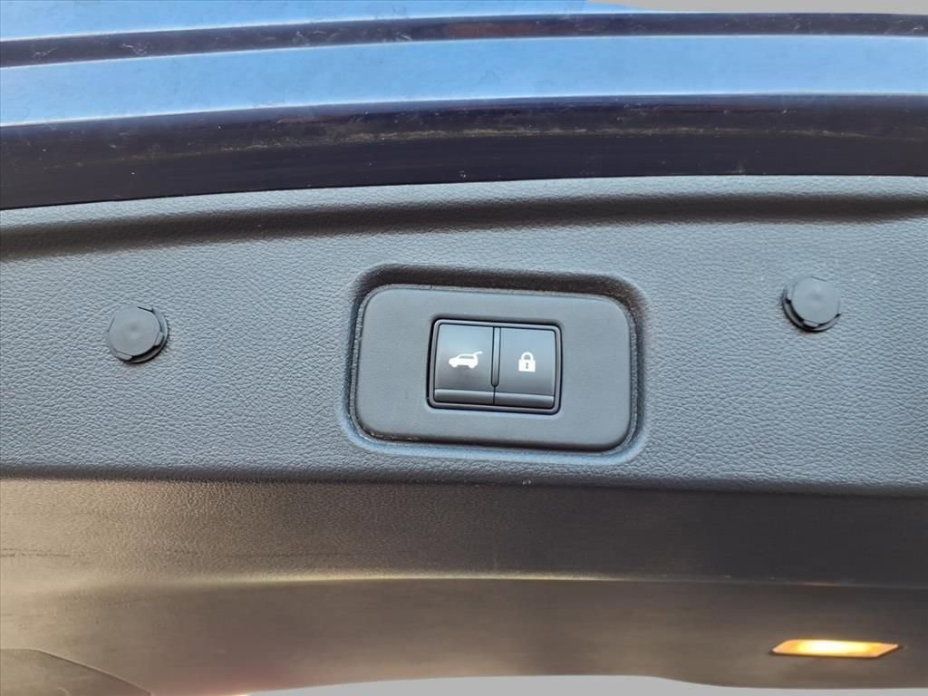 Used 2025 Nissan Pathfinder SV image 6