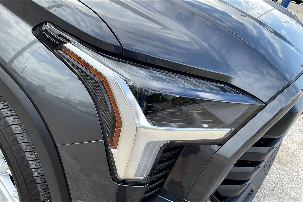 Used 2025 Toyota Tundra SR5 AWD/4WD image 32