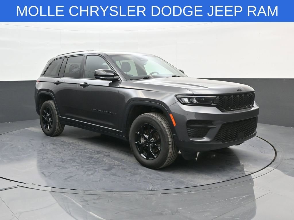 Used 2024 Jeep Grand Cherokee Altitude image 1
