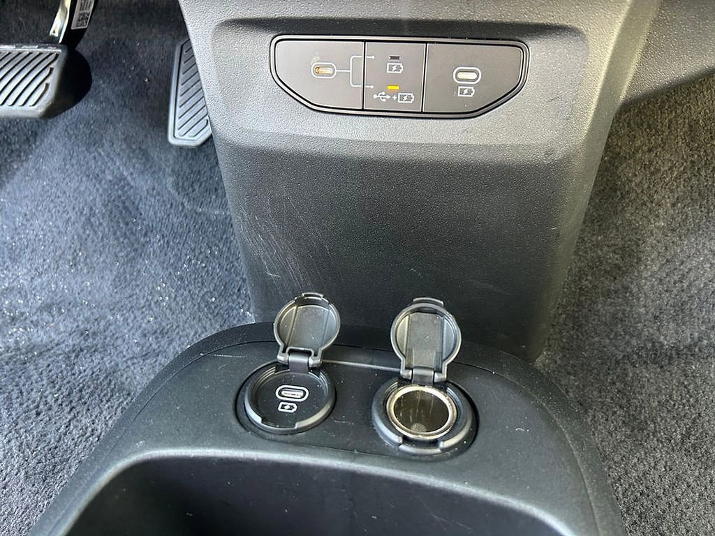 Used 2025 Kia EV6 Wind RWD image 16
