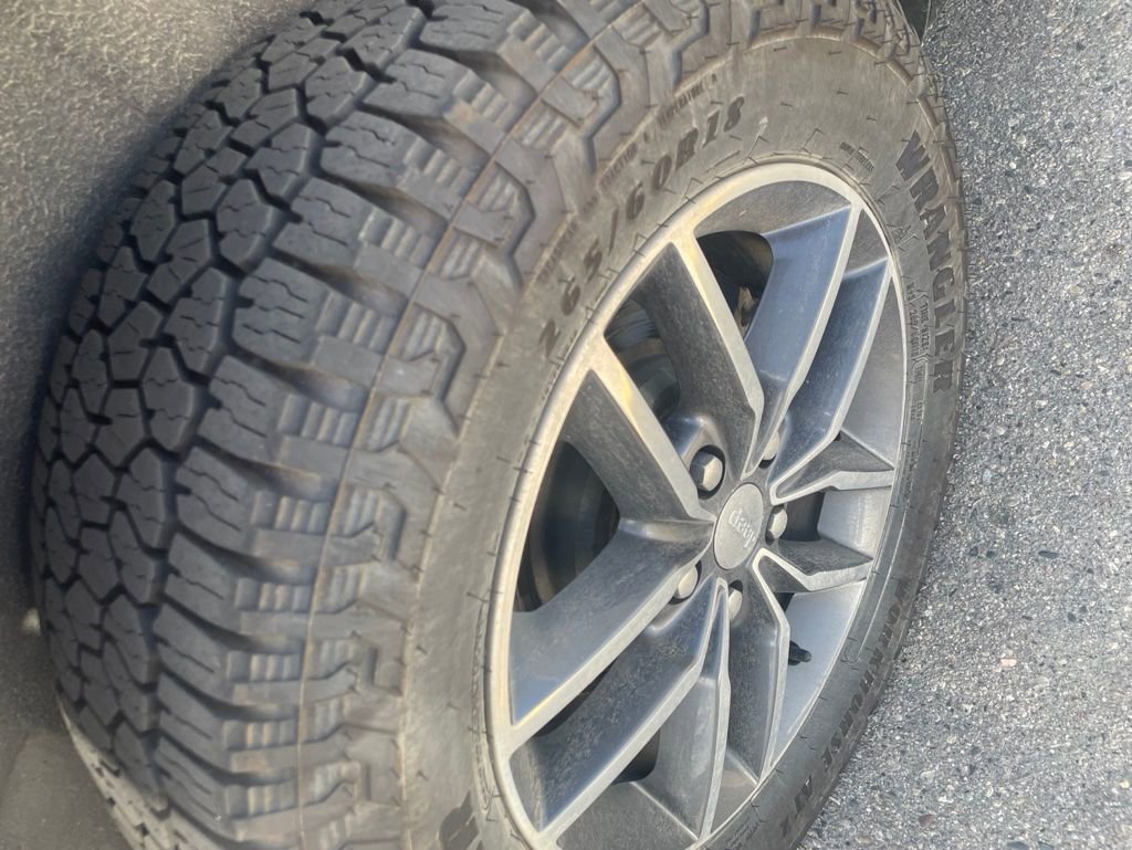 Used 2017 Jeep Grand Cherokee Limited AWD/4WD image 22