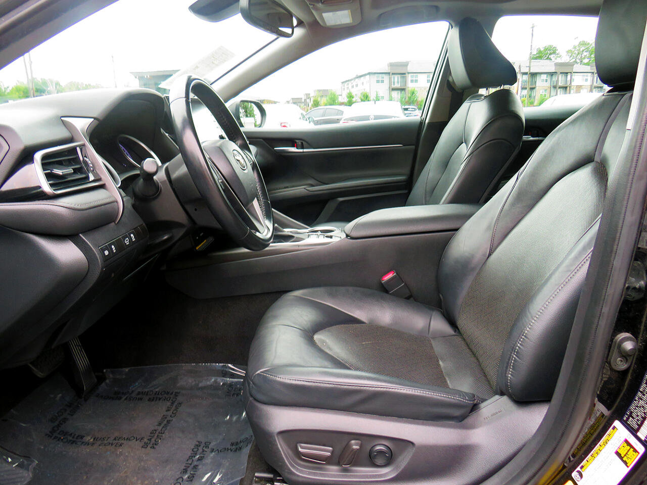 Used 2021 Toyota Camry XLE image 15