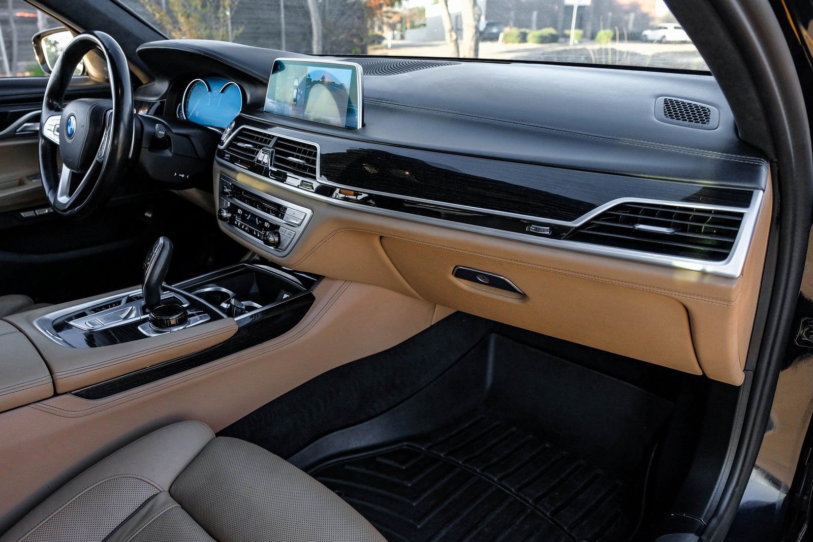 Used 2016 BMW 750i xDrive image 15