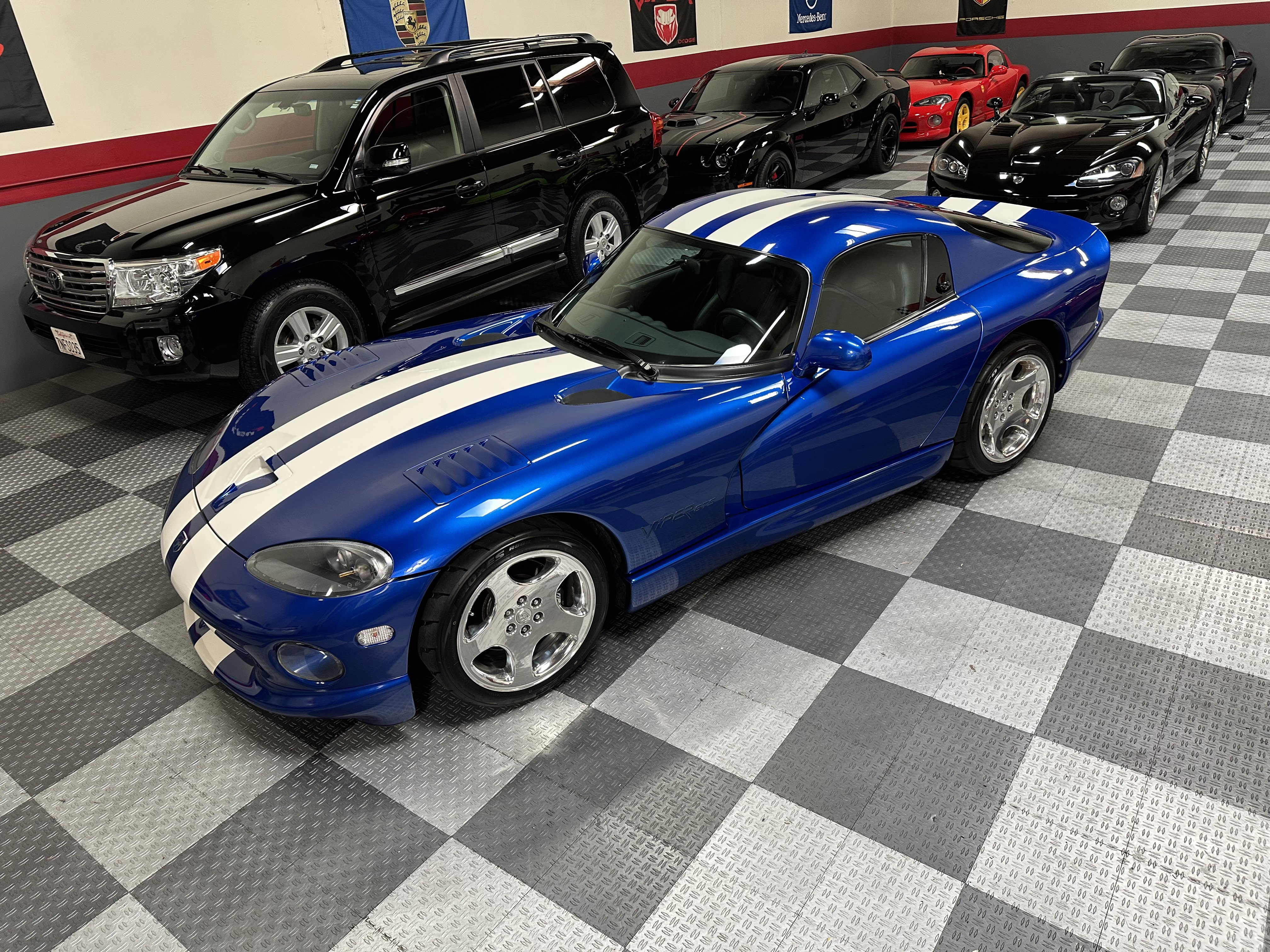 Used 1997 Dodge Viper GTS image 28