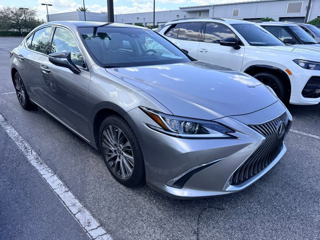 Used 2019 Lexus ES 350 350 Luxury w/ Accessory Package 2 image 4