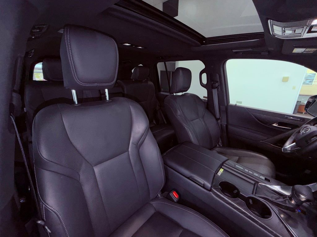 Used 2022 Lexus LX 600 4WD w/ Premium Package image 17