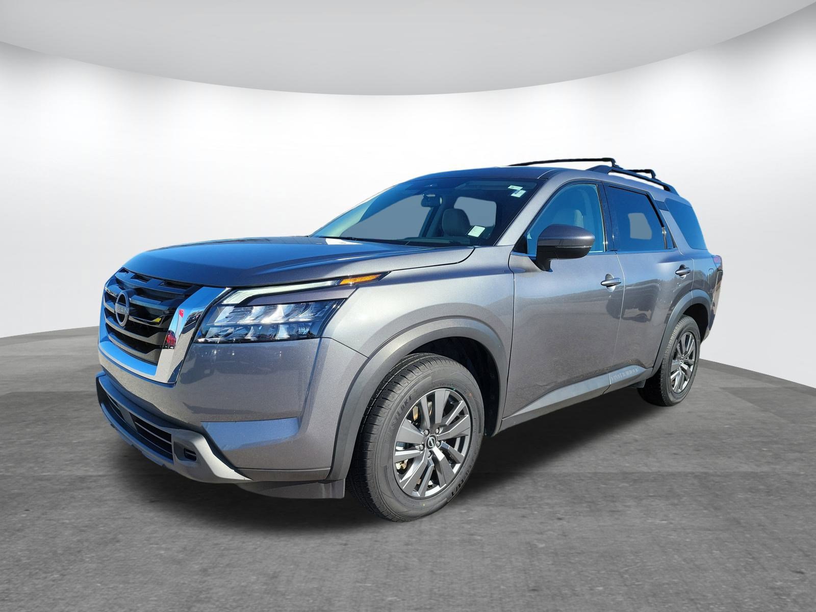 Used 2023 Nissan Pathfinder SV image 3