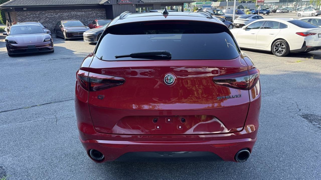 Used 2021 Alfa Romeo Stelvio Ti w/ Nero Edizione AWD/4WD image 16