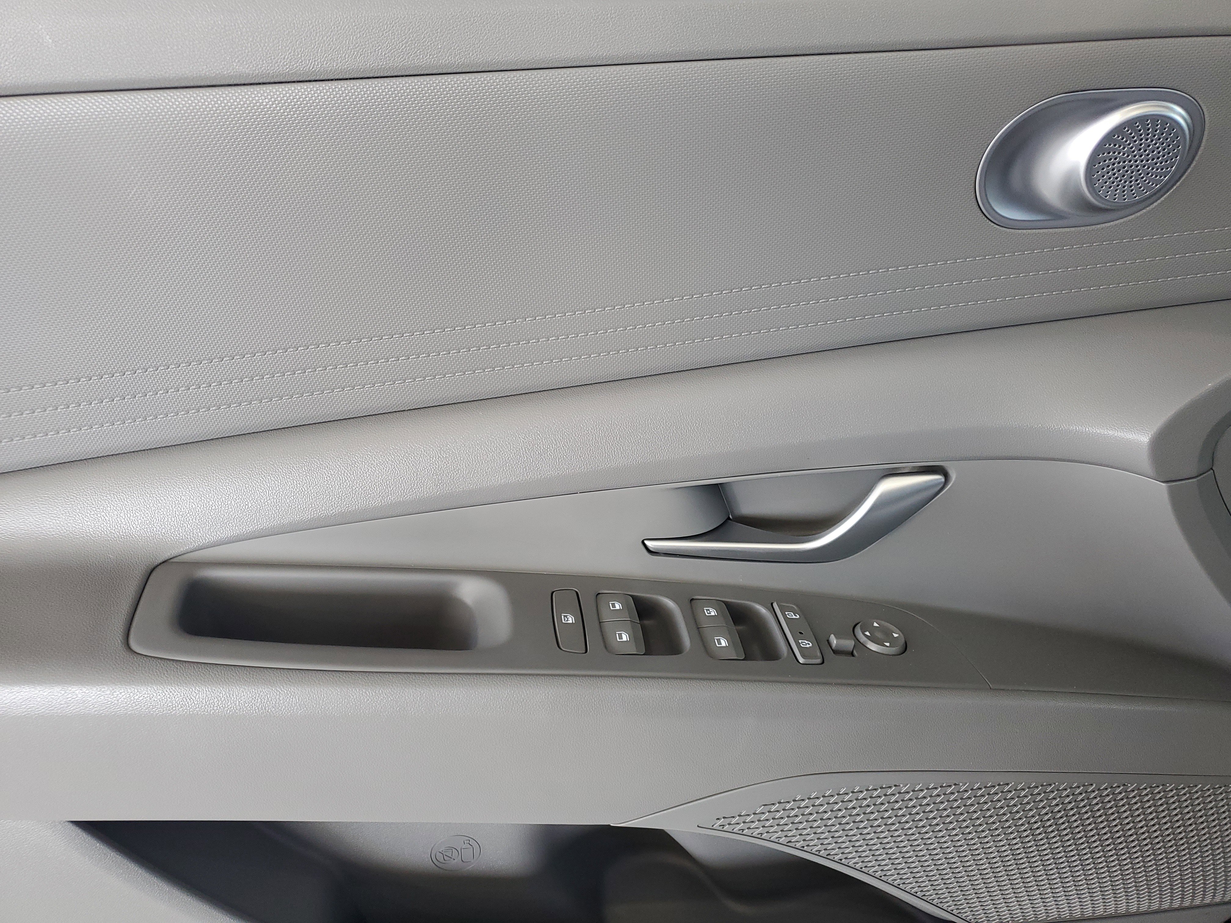 Used 2023 Hyundai Elantra SEL FWD image 13