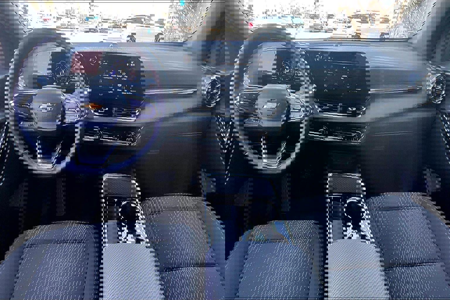 Used 2025 Chevrolet Equinox LT AWD/4WD image 15