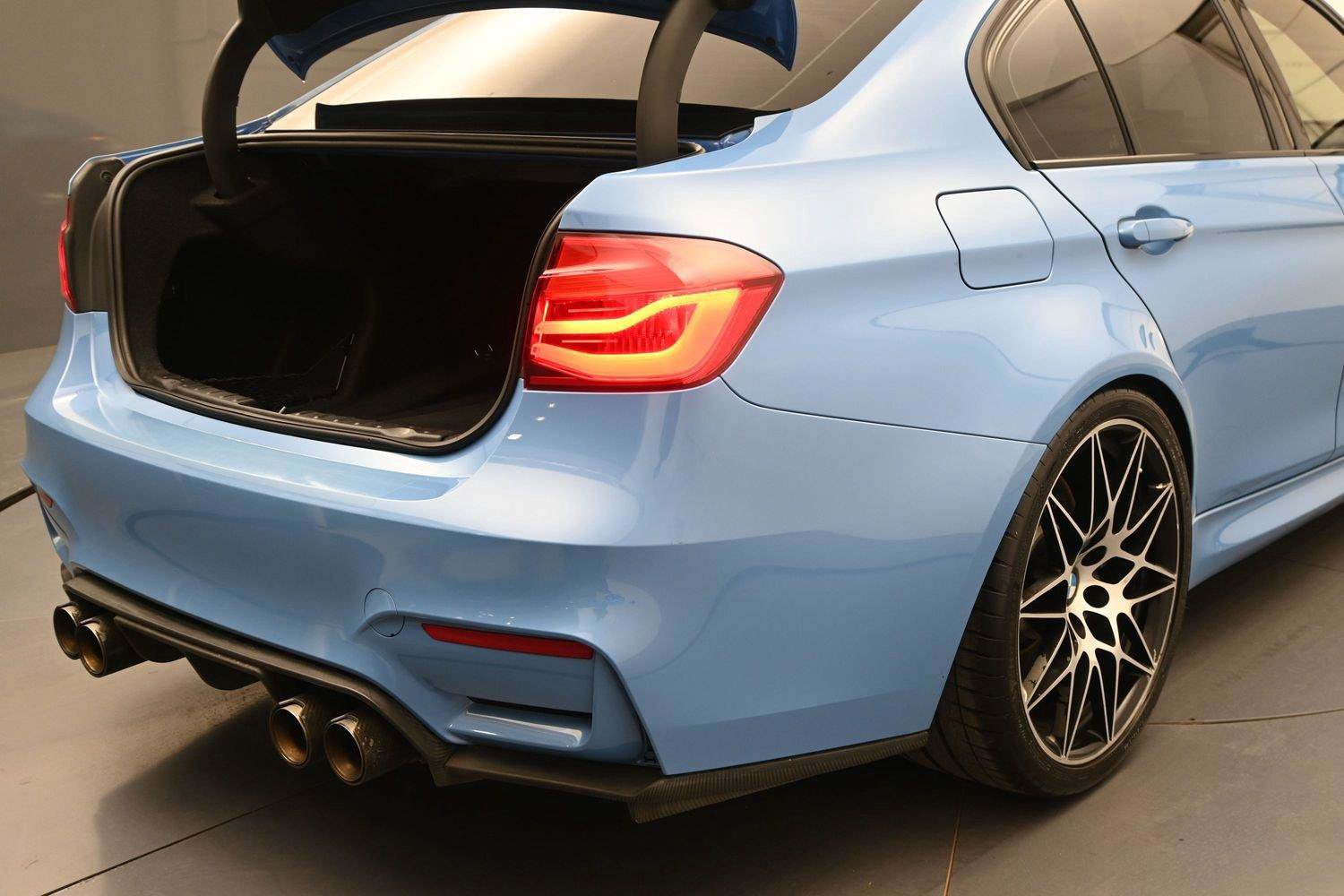 Used 2018 BMW M3 RWD image 18