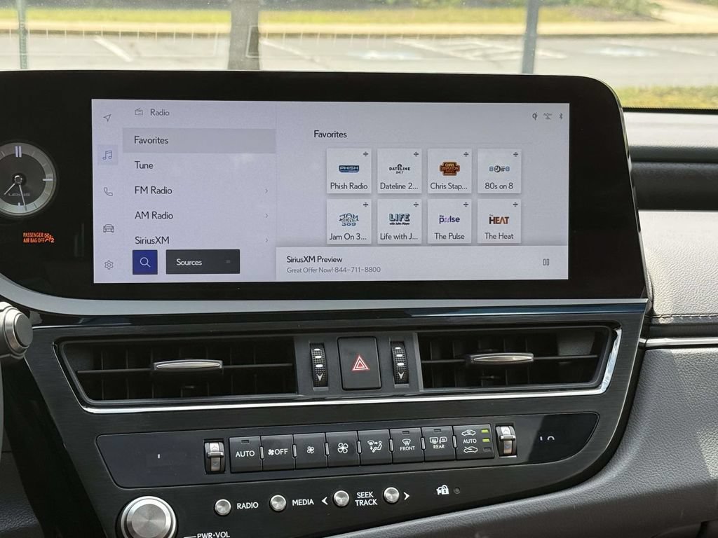 Used 2025 Lexus ES 300h Ultra Luxury w/ Accessory Package (Z2) FWD image 9